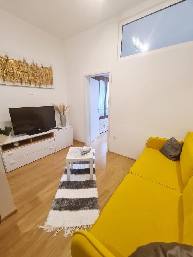 Caligula City Center Apartment Pula Ngoại thất bức ảnh