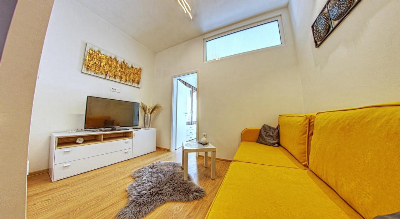 Caligula City Center Apartment Pula Ngoại thất bức ảnh