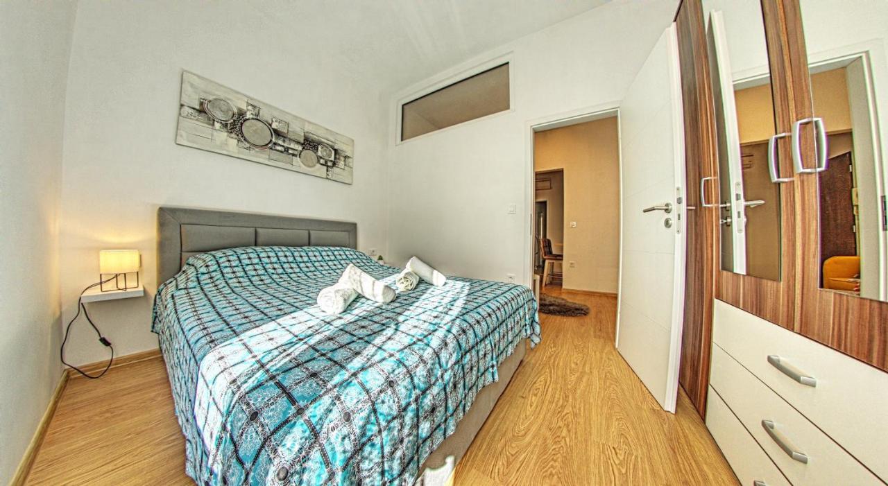 Caligula City Center Apartment Pula Ngoại thất bức ảnh