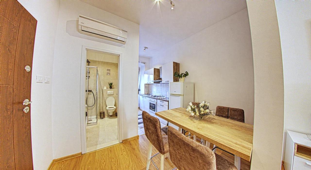 Caligula City Center Apartment Pula Ngoại thất bức ảnh